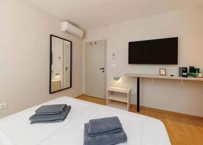 Апартаменты Old Town Units - Mala&vela By Belmont Realty