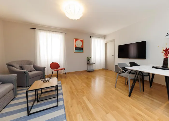 Апартаменты Old Town Units - Mala&vela By Belmont Realty *